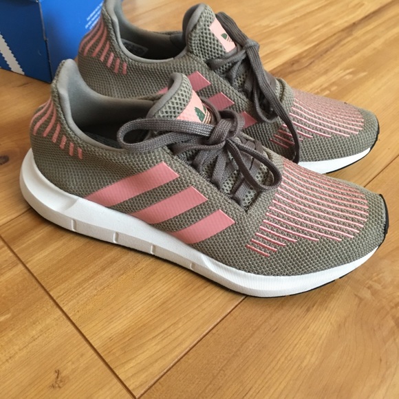 adidas swift run green and pink